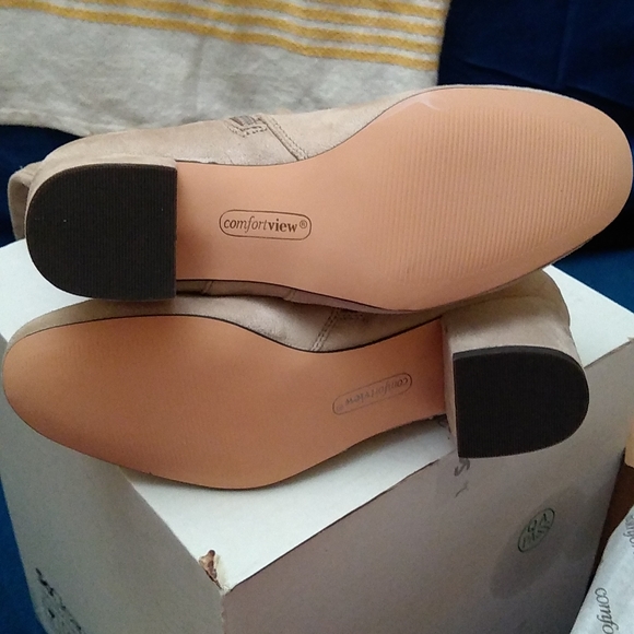 Knee high boots - Picture 7 of 7